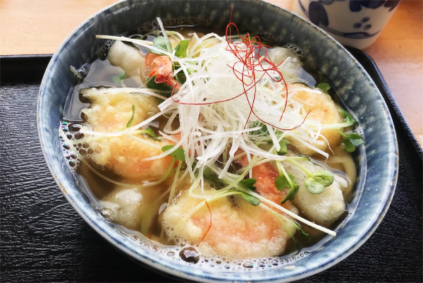 天然えびと枡つき仁多餅のえびもちかけうどん